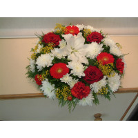 Red & White Wreath Large